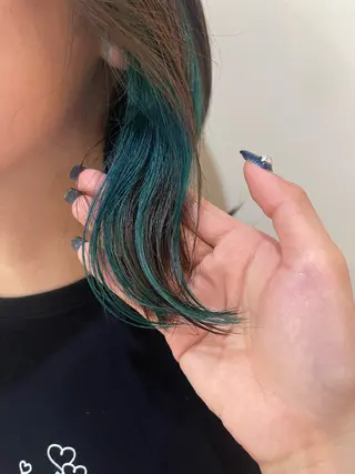 ミディアム カラー 吉田 真尋のヘアスタイル