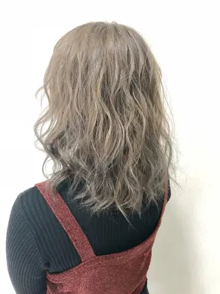 セミロング LANI OOSAKAのヘアスタイル