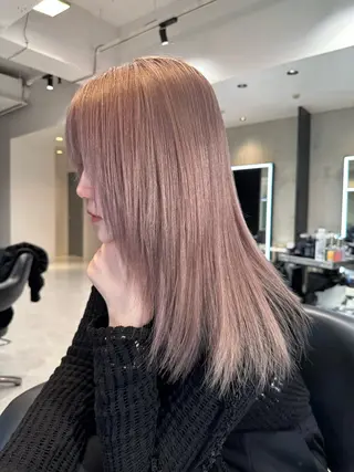 ミディアム レイヤーカット 透明感カラーのヘアスタイル