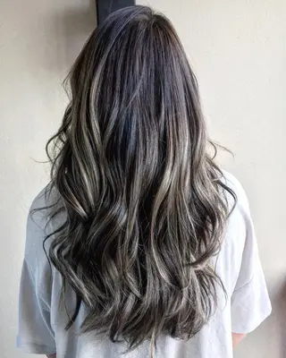 ロング カラー パーマ 大阪レミーエクステ チビ編み込みのヘアスタイル