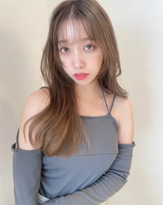 ロング カラー レイヤーカット、 大人可愛い　中村美羅のヘアスタイル