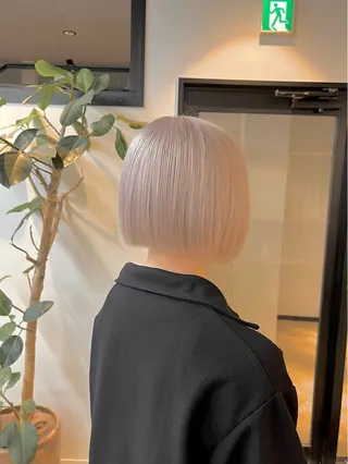 ショート カラー ハイトーンカラ ー/小川のヘアスタイル