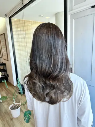 ロング カラー ツキダテ ユイのヘアスタイル