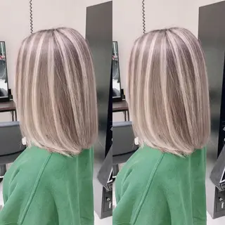 ミディアム カラー オフホワイトアンドなんば所属・福西 洋斗のヘアスタイル