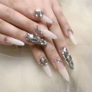 ネイル Queens テイのネイルデザイン