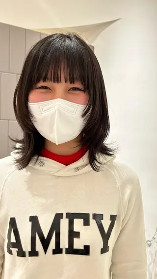 ミディアム オリーブベージュ/ ブリーチなし透明感のヘアスタイル