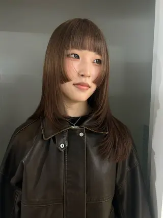 セミロング カラー hen所属・心斎橋/レイヤー/ ブリーチ/モエのヘアスタイル