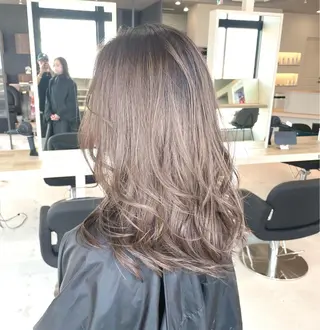 セミロング カラー Lia所属・皆木 智晴のヘアスタイル