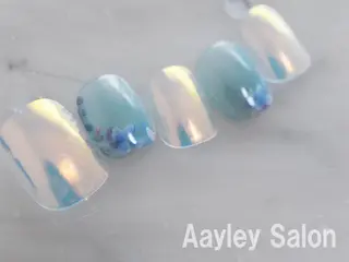 ミディアム カラー ネイル Aayley(アイリー)Salon所属・Aayley アイリ―サロンのネイルデザイン