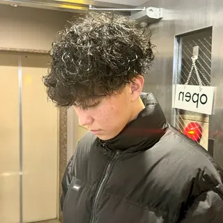 ミディアム パーマ ヘアアレンジ メンズ 顔まわりカット の達人のヘアスタイル