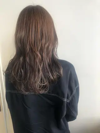 セミロング カラー MIOベージュカラー 柔らかいカラーのヘアスタイル