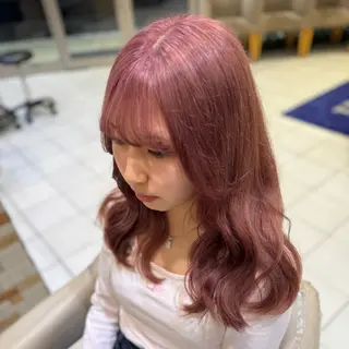 ロング Notoミルクティー グレージュカラーのヘアスタイル