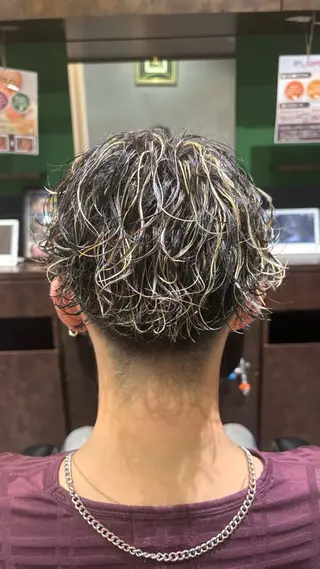 ショート カラー パーマ メンズ 鼎一真ハイトーン/ パーマ/何でも屋さんのヘアスタイル
