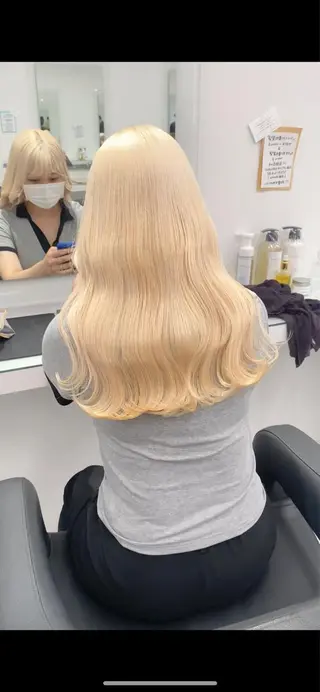 カラー ハイトーン🤍ブロン ド🤍MISAKIのヘアスタイル