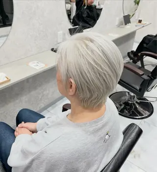 ショート 🦋ハイトーン🦋 石山 希理🦋のヘアスタイル