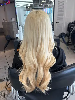 セミロング カラー HIKARI🐈‍⬛ ハイトーン×デザインのヘアスタイル