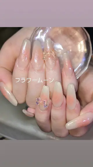 ネイル フラワー ムーンのネイルデザイン