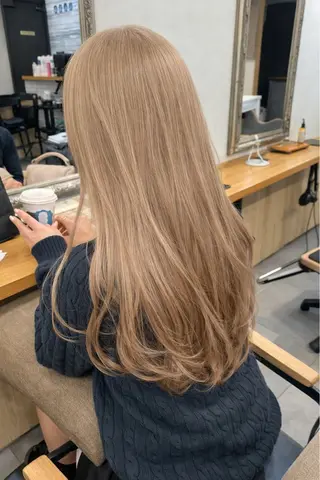 カラー 風愛🩵表参道 🩵ハイトーンのヘアスタイル