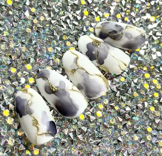 ミディアム BURGUNDY 🌹eriのネイルデザイン