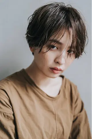 ショート レイヤー/小顔矯正 透明感カラー✨生真のヘアスタイル