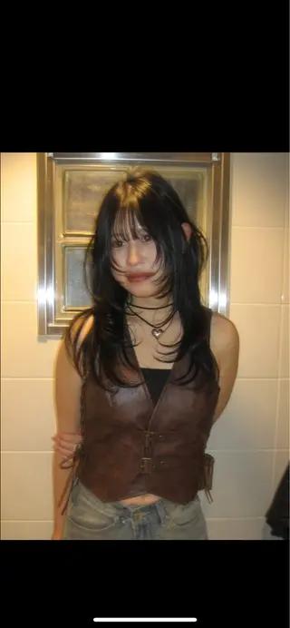 ロング カラー 山口 あかりのヘアスタイル