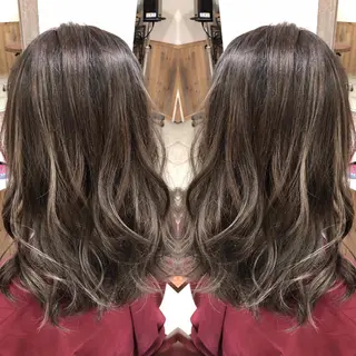 セミロング カラー M IIのヘアスタイル