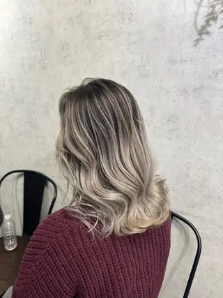 セミロング 横浜🦋ハイトーン 🫐シャドウルーツのヘアスタイル