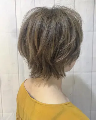 ミディアム カラー 宮内 真乃のヘアスタイル