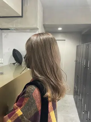 カラー miu .のヘアスタイル