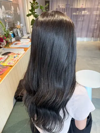 ロング 井手上 陽菜のヘアスタイル