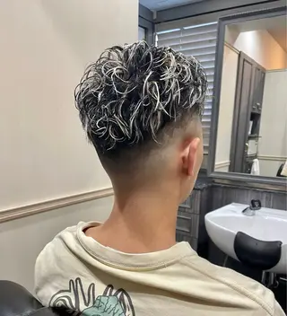 ショート カラー パーマ メンズ 無料メンズカット❗️ 岡本晟我のヘアスタイル