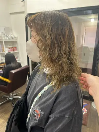 ミディアム パーマ Yui. ハイトーン/パーマ/のヘアスタイル