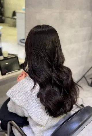 ロング アンダーバーホワイト 堺東店のヘアスタイル