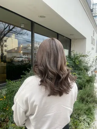 セミロング ROZA germe所属・SHIO / ハイトーンカラーのヘアスタイル