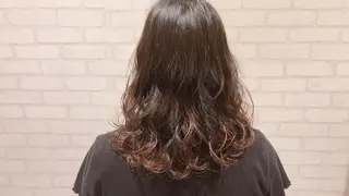 セミロング パーマ 進 詩織のヘアスタイル