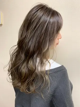 ロング アブアイ所属・🌈艶髪ハイトーン SENAのヘアスタイル