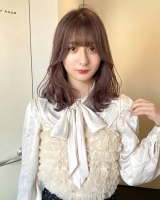 カラー mizuki/ピンク ベージュ.レイヤーのヘアスタイル