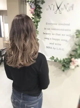 セミロング カラー アールバイニーナ所属・R by NINA アールバイニーナのヘアスタイル