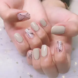 カラー ネイル Q Free nailsのネイルデザイン