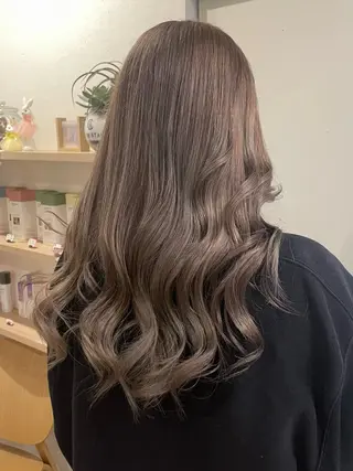ロング カラー Yuna/ベージュ ダブルカラーのヘアスタイル
