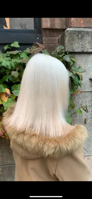 ミディアム カラー サロウィン(SALOWIN)原宿iori店所属・れい🫧 ハイトーン特化のヘアスタイル