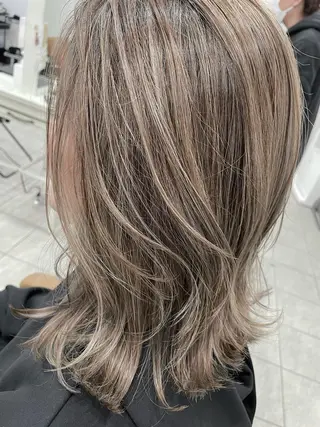 カラー ○HITOMI ○のヘアスタイル