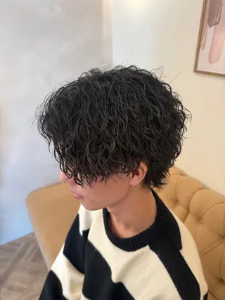 パーマ メンズ MEN‘S HAIR BLEACHi塩釜口所属・市原亮/塩釜口/ ツイスパ/波巻きのヘアスタイル