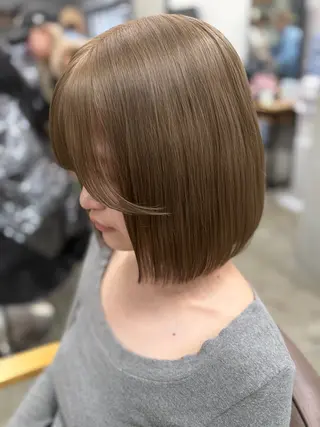 ミディアム maya レイヤーカットのヘアスタイル