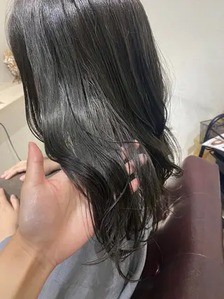 ミディアム カラー 山本 優音のヘアスタイル