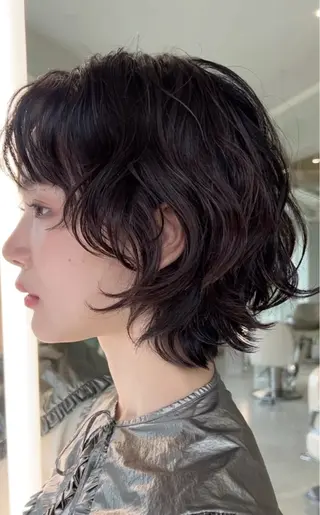 セミロング パーマ 🍓ハイトーンカラー 🎀nene🍓のヘアスタイル