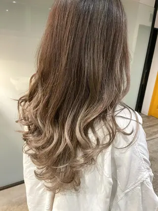 セミロング カラー ハイライトが 得意なニキです😊のヘアスタイル
