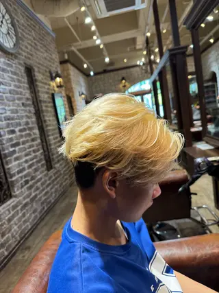 カラー メンズ オノ ソウイチロウ/ ブリーチ/パーマのヘアスタイル