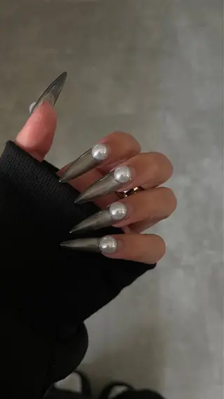 ネイル GO TODAY シェアサロン 渋谷Amiu店所属・渋谷ネイル🎀 y2k/海外ネイルのネイルデザイン