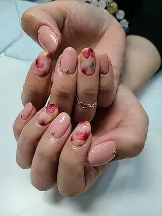 ネイル ビーケア自由が丘所属・えみ えみのネイルデザイン